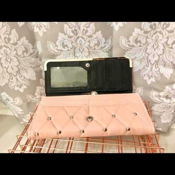 Charlotte Russe Quilted wallet - Picture 5 of 5